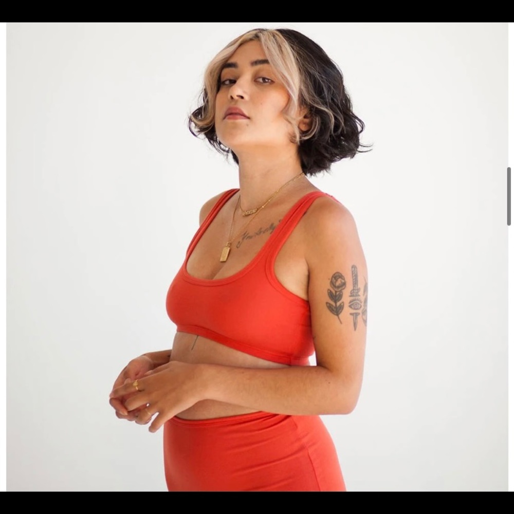 Arq Wide Strap Bra - Red
